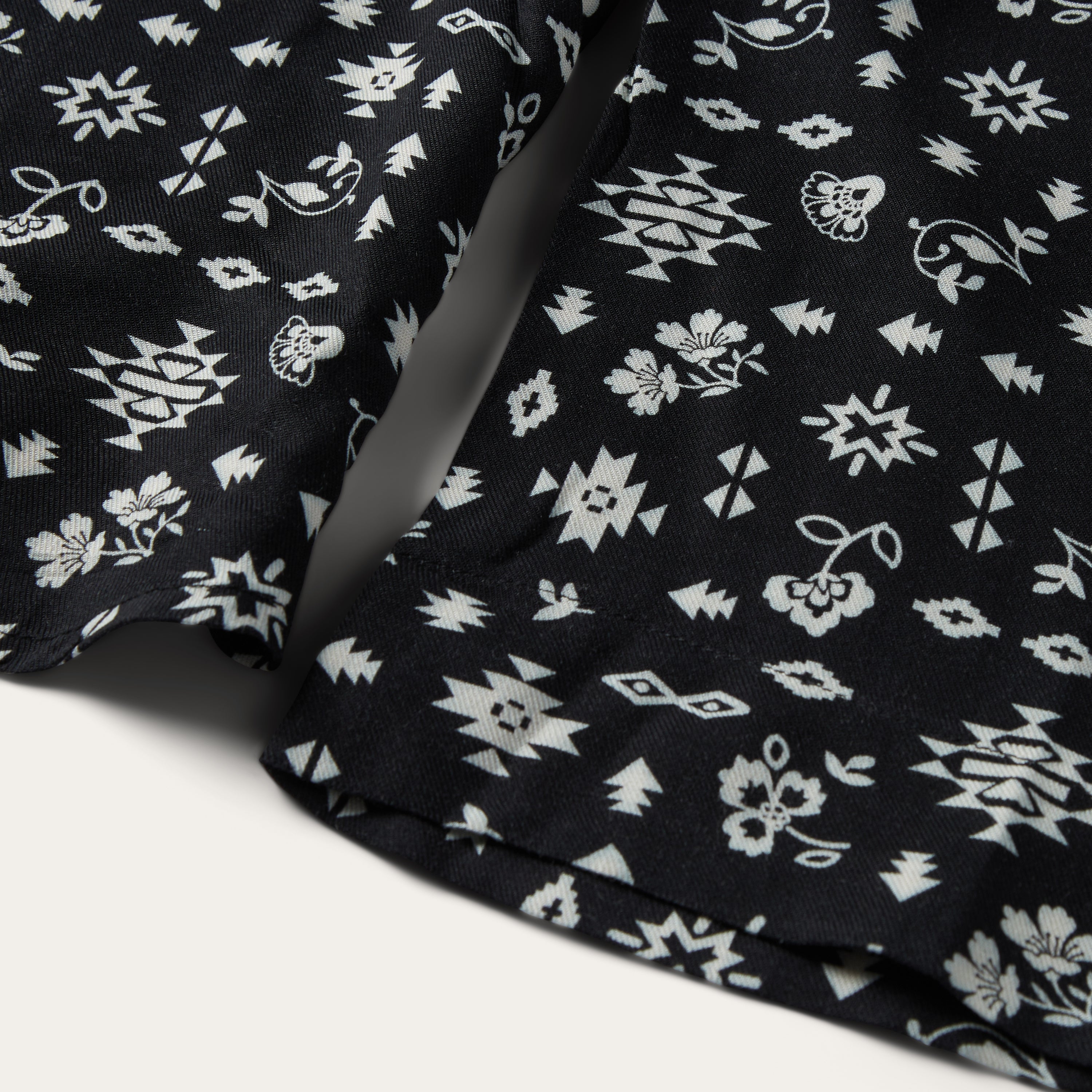 Southwestern Ditzy Print Blouse Black | Stetson